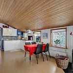 Prázdninový dům 2 Bedroom Awesome In *